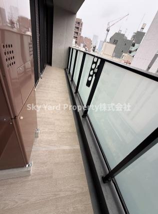 バルコニー　暖かな日差しのふりそそぐバルコニー