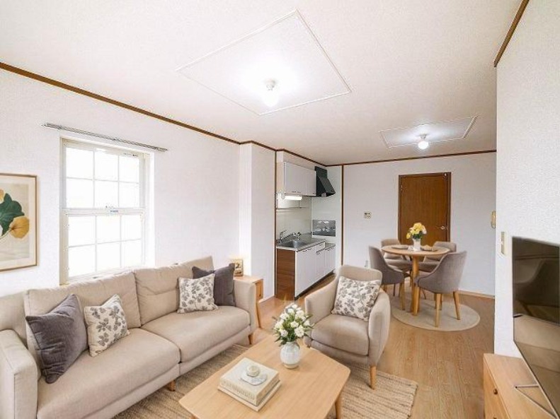 居室・リビング　CGで家具等を配置したもので家具等は含まれません