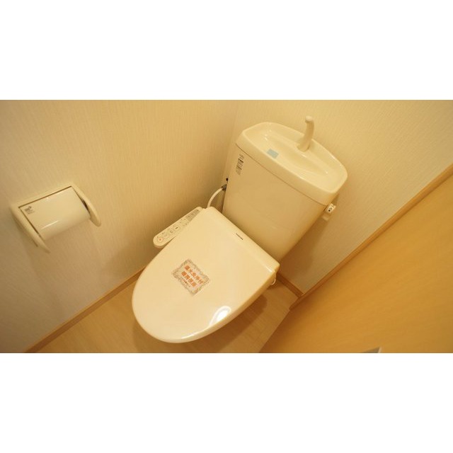 トイレ　温水洗浄便座