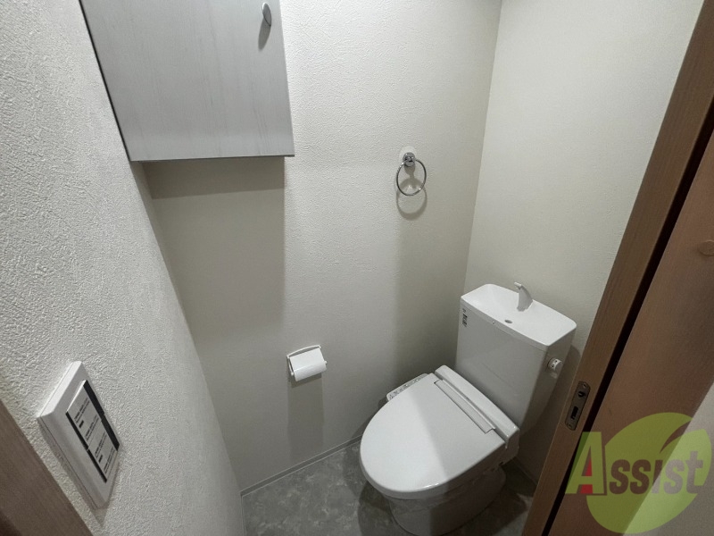 トイレ　トイレはウォシュレット機能付きです。安心して使用できますね。