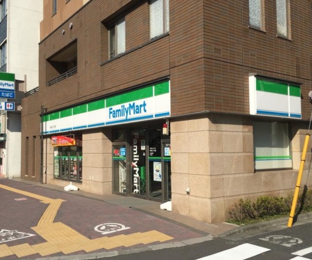 コンビニ　ファミリーマート本駒込六丁目店（コンビニ）まで60m