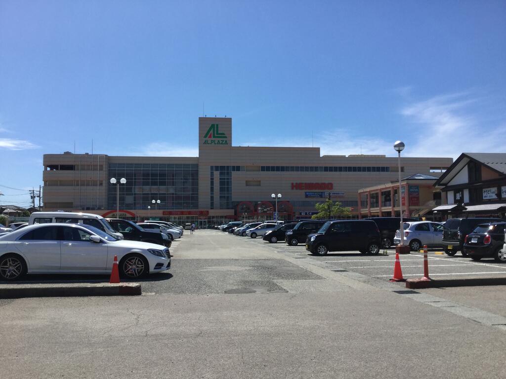 スーパー　アル・プラザ金沢（スーパー）まで613m