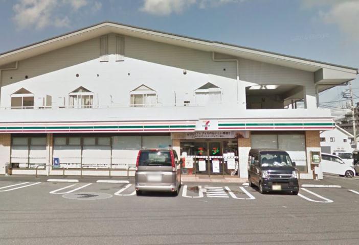 コンビニ　セブンイレブン（コンビニ）まで665m