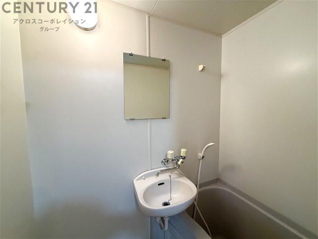 洗面設備　浴室内に洗面台付き！