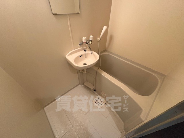 地下鉄東西線 山科駅 徒歩7分 4階建 築32年の風呂写真