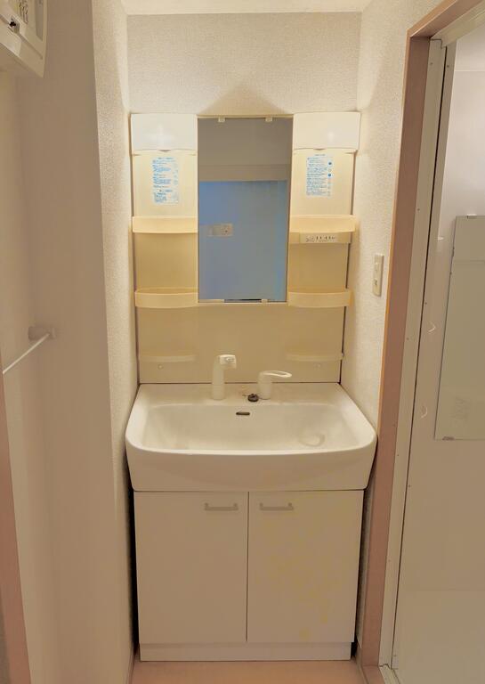 洗面設備　シャワー付き独立洗面台