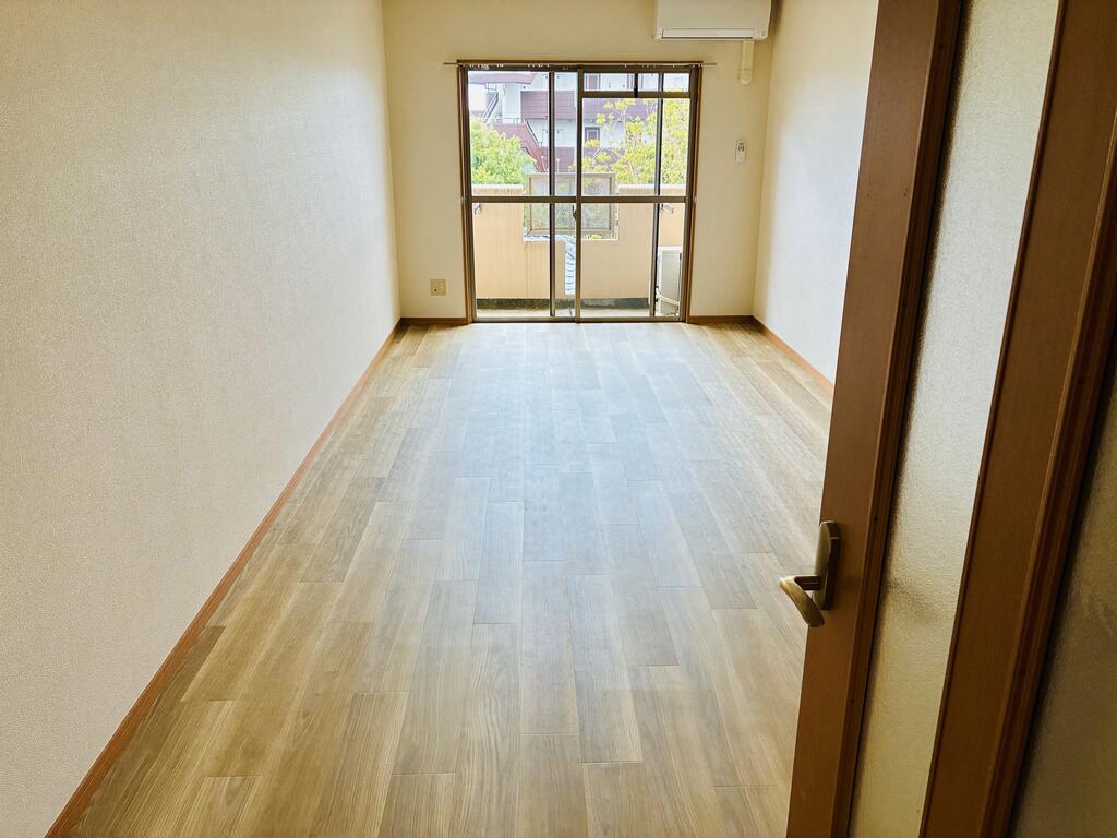 居室・リビング　床リフォーム済です