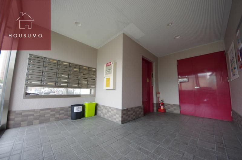 エントランス　落ち着いたエントランスです