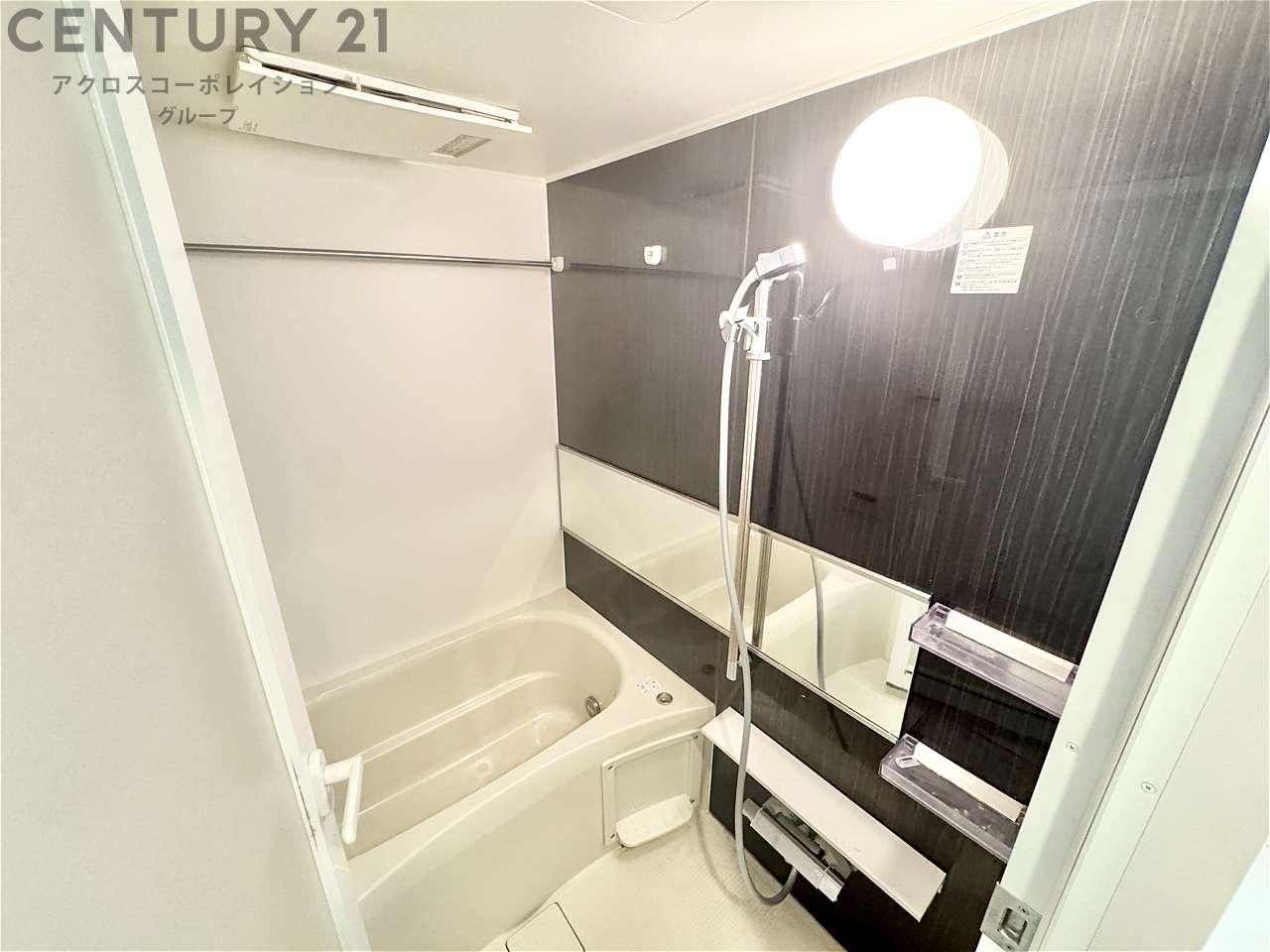 バス・シャワールーム　浴室乾燥機付きで便利です！