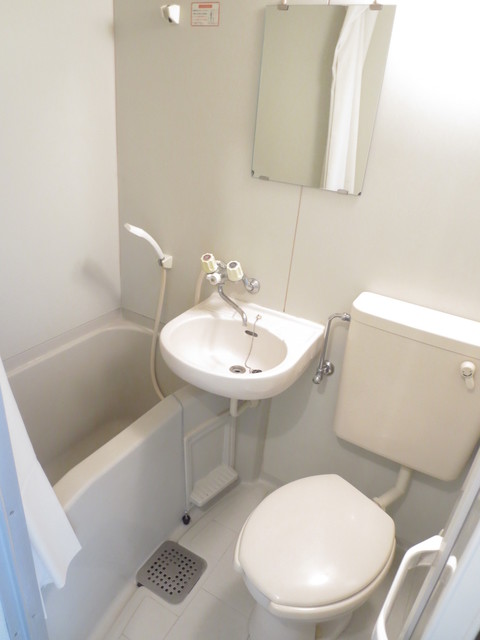 バス・シャワールーム　丸洗い可能！お掃除ラクラクの洗面台付き３点ユニットです☆