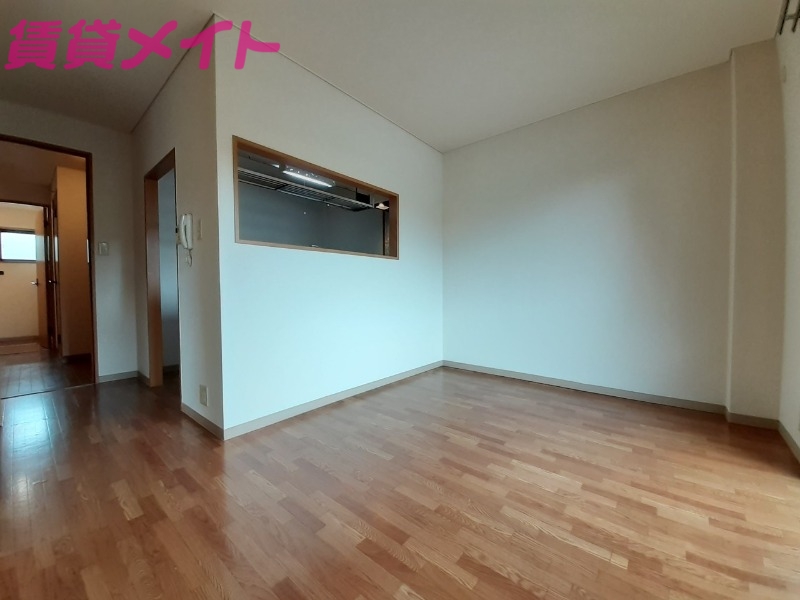 居室・リビング　同物件別室画像