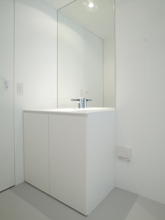 洗面設備　1階、2階の両方に洗面とトイレがあります※反転タイプの間取