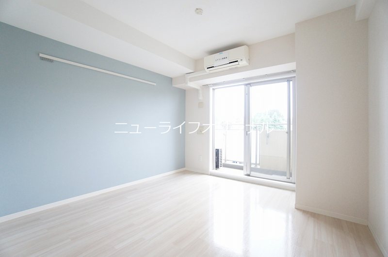 居室・リビング　エアコン付きでいつでも快適に過ごせます！