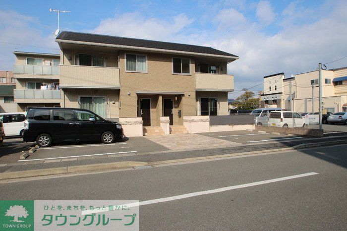 建物外観　駐車場