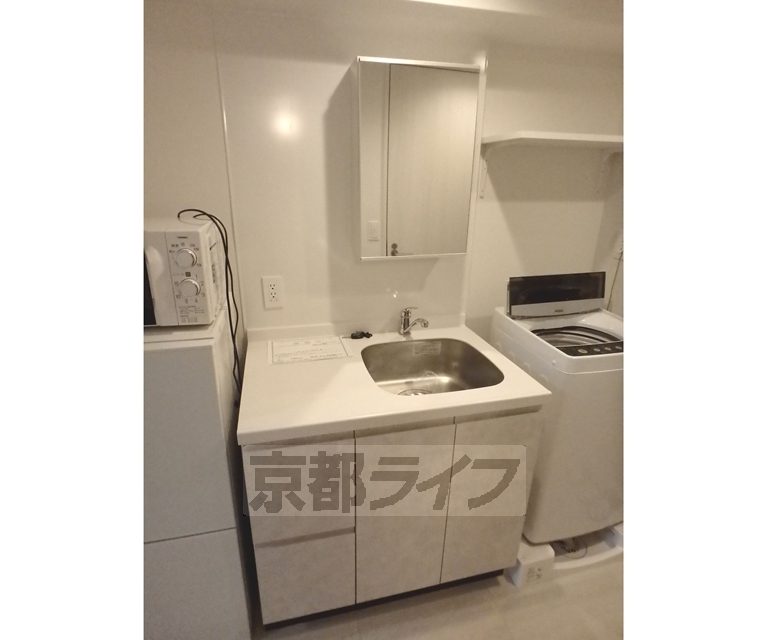 キッチン　キッチン兼洗面台です。