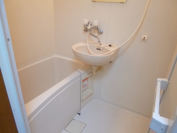 バス・シャワールーム　シンプルな浴室です！