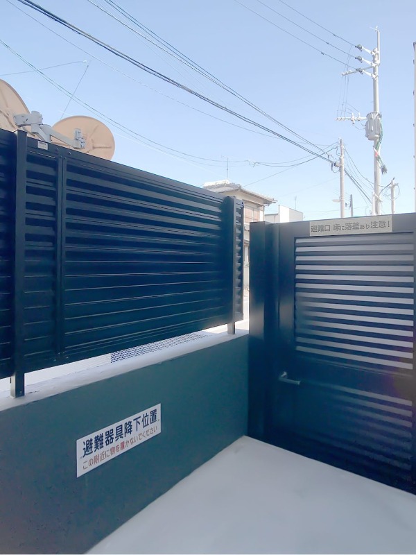 バルコニー　天気の良い日の洗濯物はこちらへ