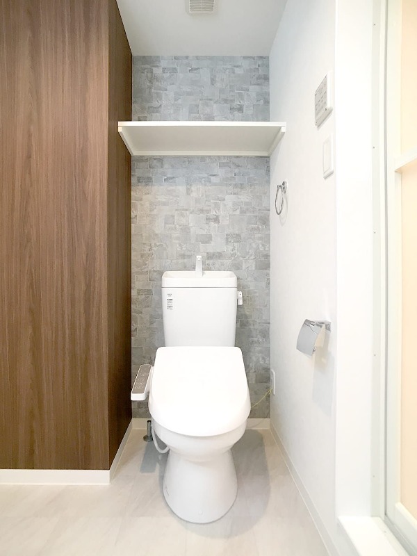 トイレ　嬉しい温水洗浄便座機能付き