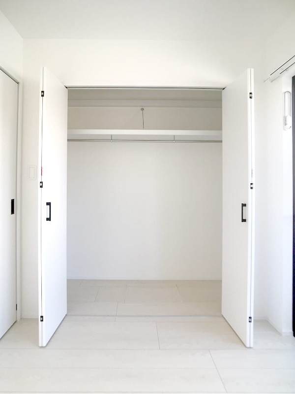 収納　かさばりやすいお洋服もたっぷり収納可能です