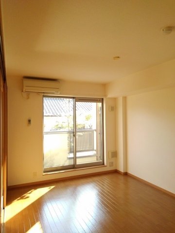 居室・リビング　居間です