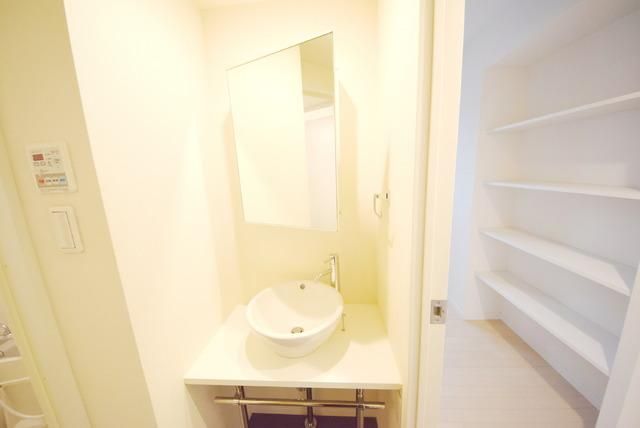 洗面設備　★オシャレな独立洗面台付です★