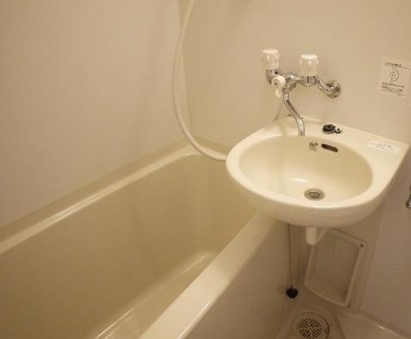 キッチン　CATV光ファイバ－