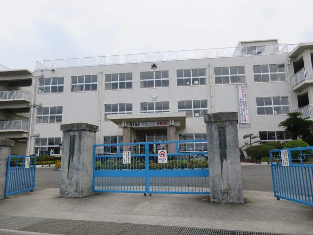 小学校　角野小学校（小学校）まで565m