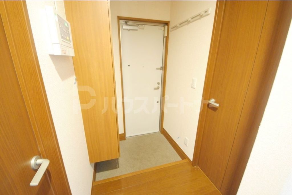 玄関　リフォーム中です。