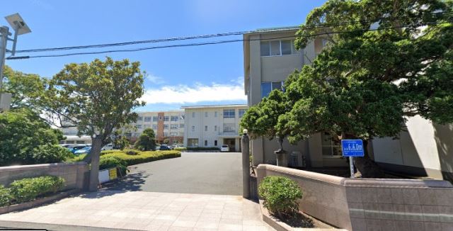 中学校　町立吉田中学校（中学校）まで960m