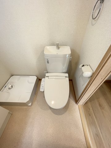 トイレ　温水洗浄便座付のトイレ