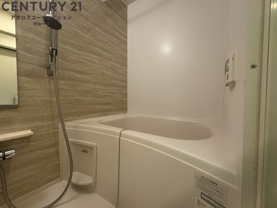 バス・シャワールーム　浴室乾燥・追い炊き機能付きで便利♪
