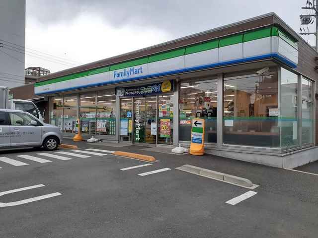 コンビニ　ファミリーマート（コンビニ）まで164m