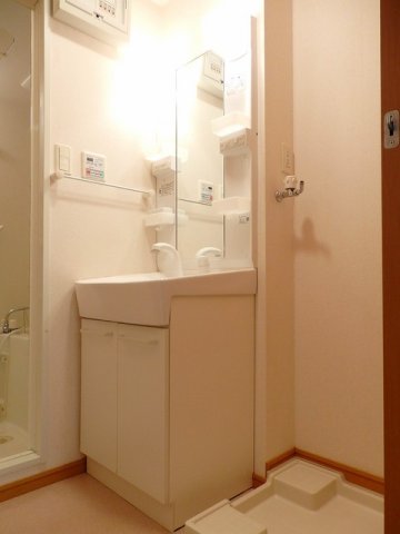 洗面設備　脱衣スペースもあります