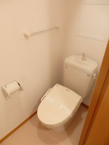 トイレ　落ち着いたトイレです