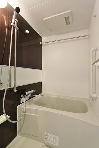 バス・シャワールーム　落ち着く雰囲気のお風呂です