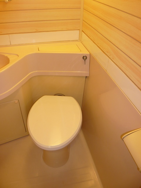 トイレ　三点ユニットバス（トイレ）