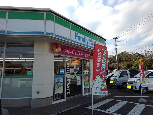 コンビニ　ファミリーマート宇東川東町店（コンビニ）まで550m