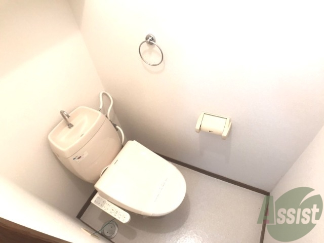 トイレ　ウォシュレット機能がついたトイレです。安心して使用できますね