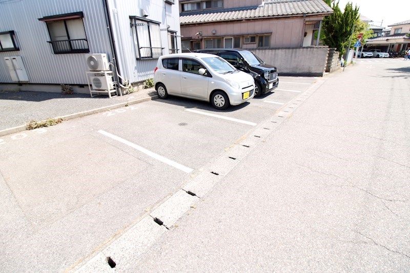 駐車場　敷地内駐車場