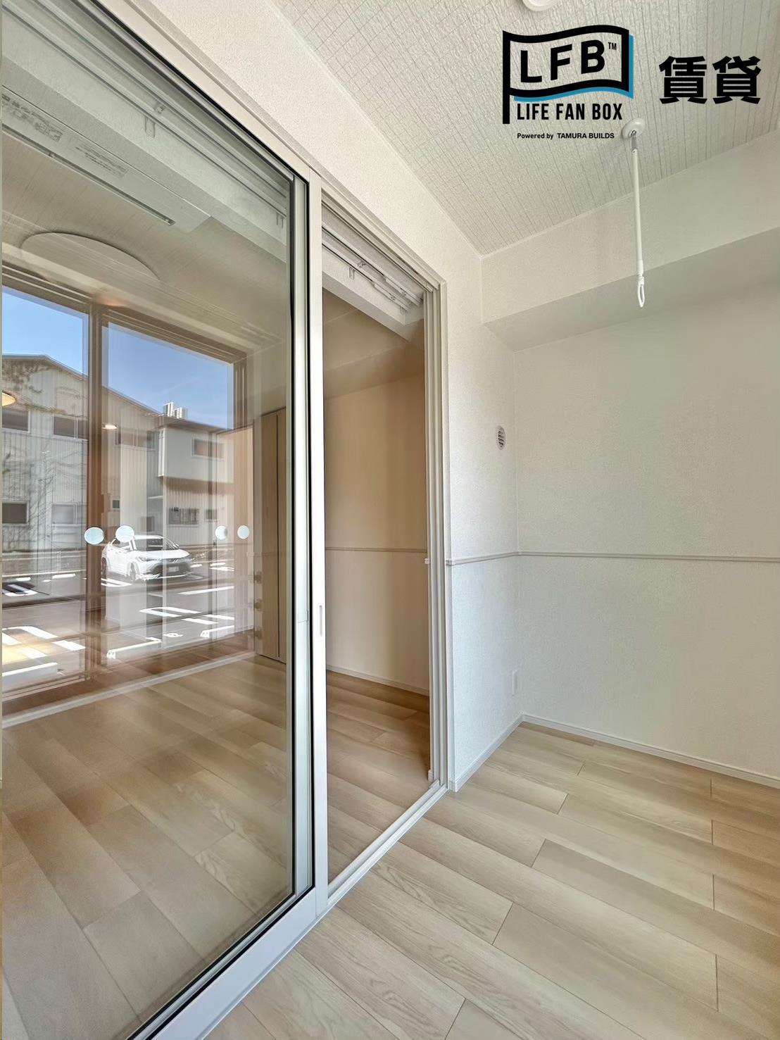 バルコニー　※同シリーズ別物件の室内写真です。壁紙や床の色など、仕様が異