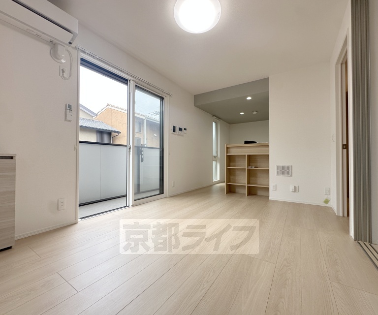 居室・リビング　落ち着いた雰囲気のお部屋です