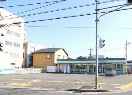 コンビニ　ファミリーマート（コンビニ）まで504m