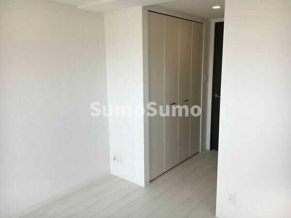 その他部屋・スペース　開放的な寝室です