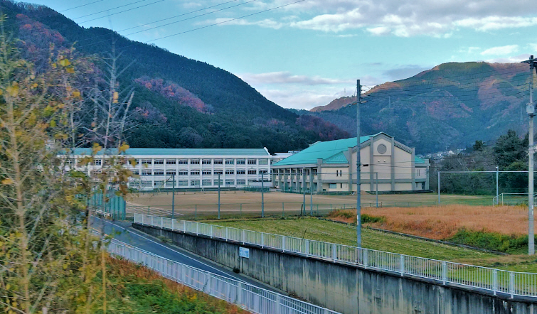 中学校　和田山中学校（中学校）まで2050m