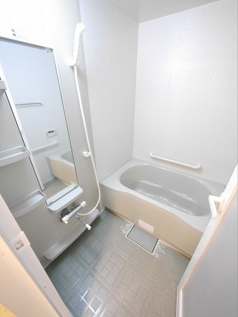 バス・シャワールーム　追い焚き付きバスルーム