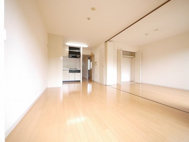 居室・リビング　明るいリビング１０帖超え