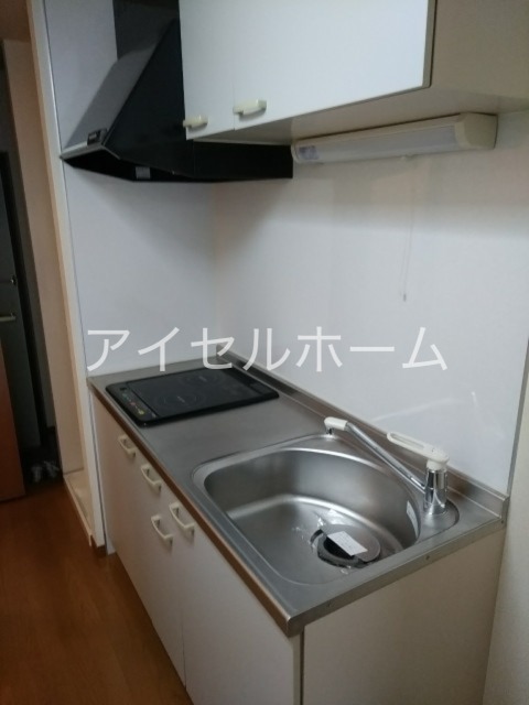ＪＲ呉線 呉駅 バス乗車時間：20分 最寄りバス停で下車 徒歩3分 3階建 築21年のキッチン写真