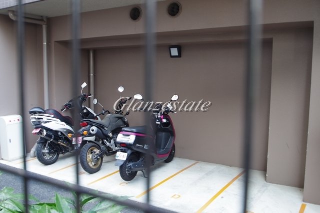 駐車場　バイク置場