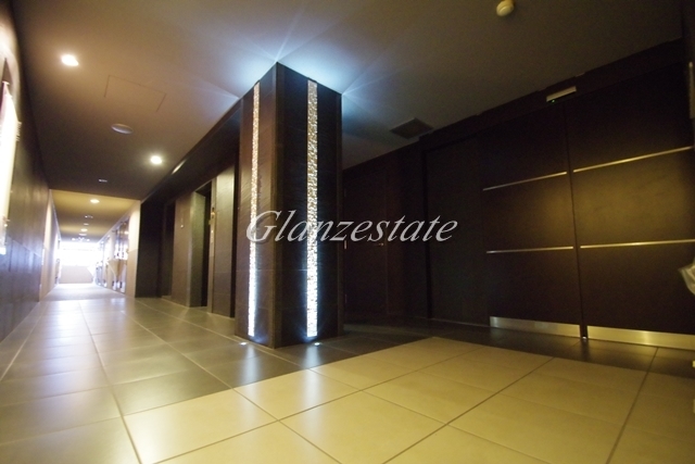 エントランス　落ち着いたエントランスです