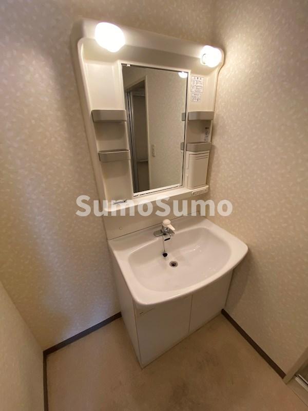 洗面設備　独立洗面台あり、毎朝おしゃれに忙しい女性の方におすすめです